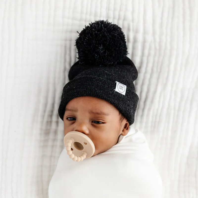 Heathered Black Beanie | Pom + No Pom