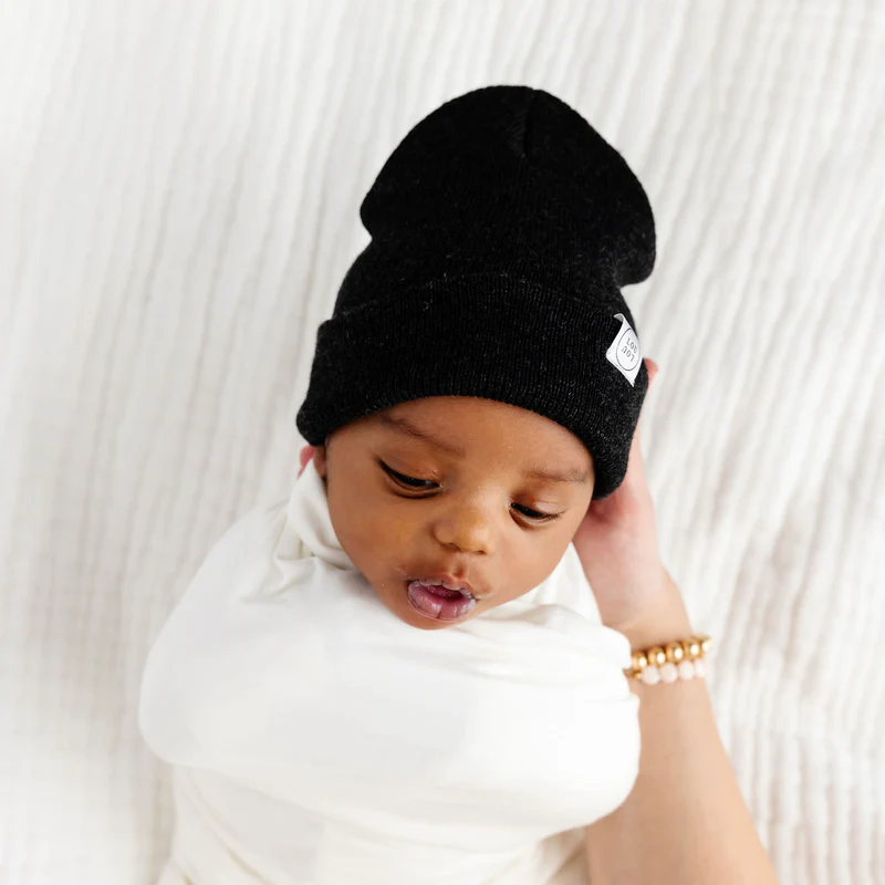 Heathered Black Beanie | Pom + No Pom