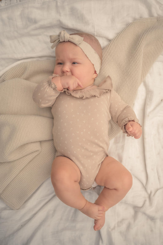 Organic Ruffle Neck Bodysuit | Oatmeal Dots